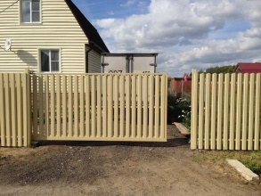 Ворота откатные из евроштакетника - пример 12 фото в Краснодаре