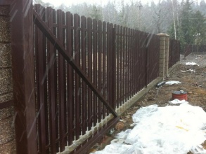 Забор из евроштакетника в шахматном порядке 122 метра фото в Краснодаре