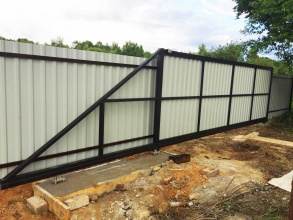 Откатные ворота с ручным управлением - пример 1 фото в Краснодаре