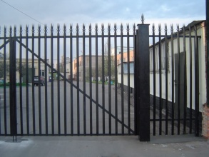 Сварные заборы с бетонированием столбов 12 метров фото в Краснодаре