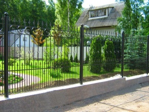 Сварные заборы на ленточном фундаменте 50 метров фото недорого под ключ