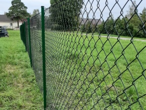 Забор из сетки рабицы в натяг 80 метров фото в Краснодаре