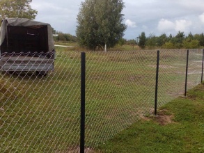 Забор из сетки рабицы в натяг 12 метров фото в Краснодаре
