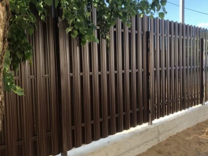 Забор из евроштакетника в шахматном порядке 12 метров фото под ключ с установкой