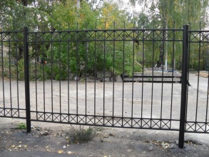 Сварные заборы с бетонированием столбов 10 соток фото под ключ с установкой