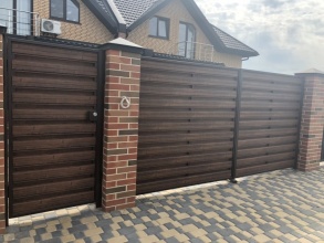 Распашные ворота из евроштакетника - пример 13 фото цена за метр