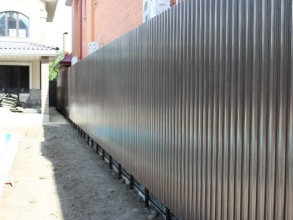 Забор из евроштакетника на ленточном фундаменте 57 метров фото в Краснодаре