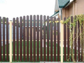 Забор из евроштакетника с бетонированием столбов 30 метров фото под ключ с установкой