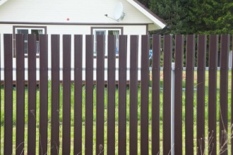 Забор из евроштакетника с утрамбовкой щебнем 40 метров фото недорого под ключ